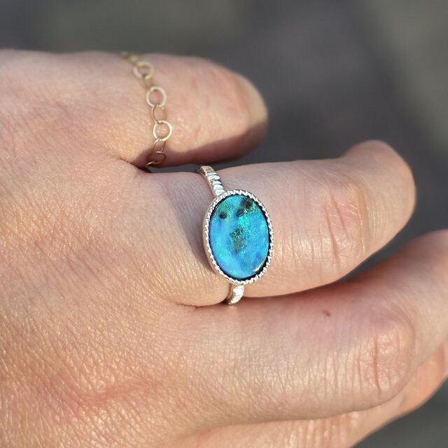 ボルダーオパール 3.214ct ミル打ち グリーンとブルーの星雲 シルバー