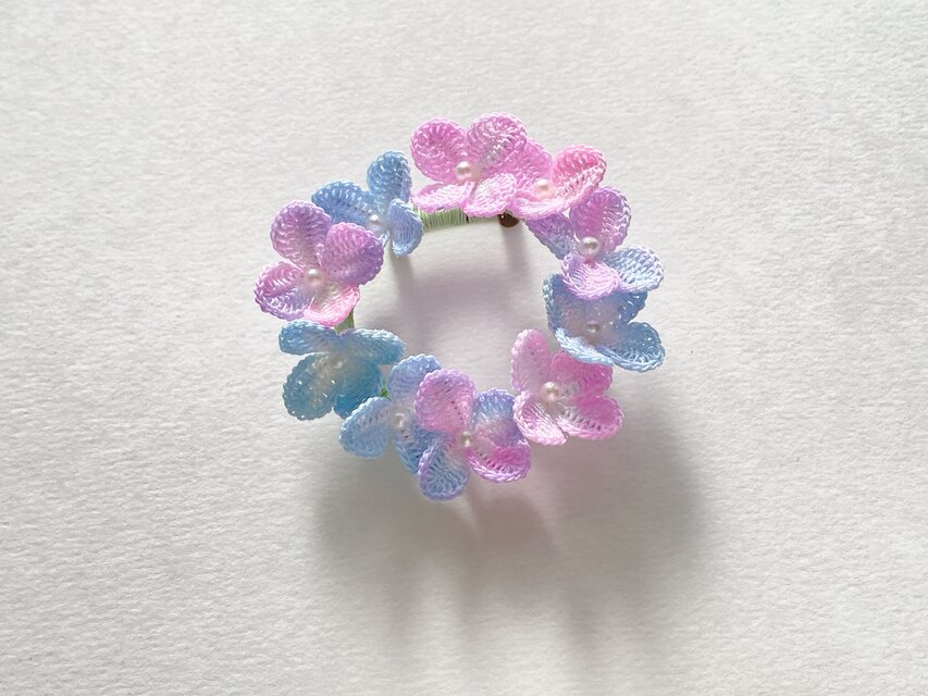 アナベルのリースブローチ・レース編み