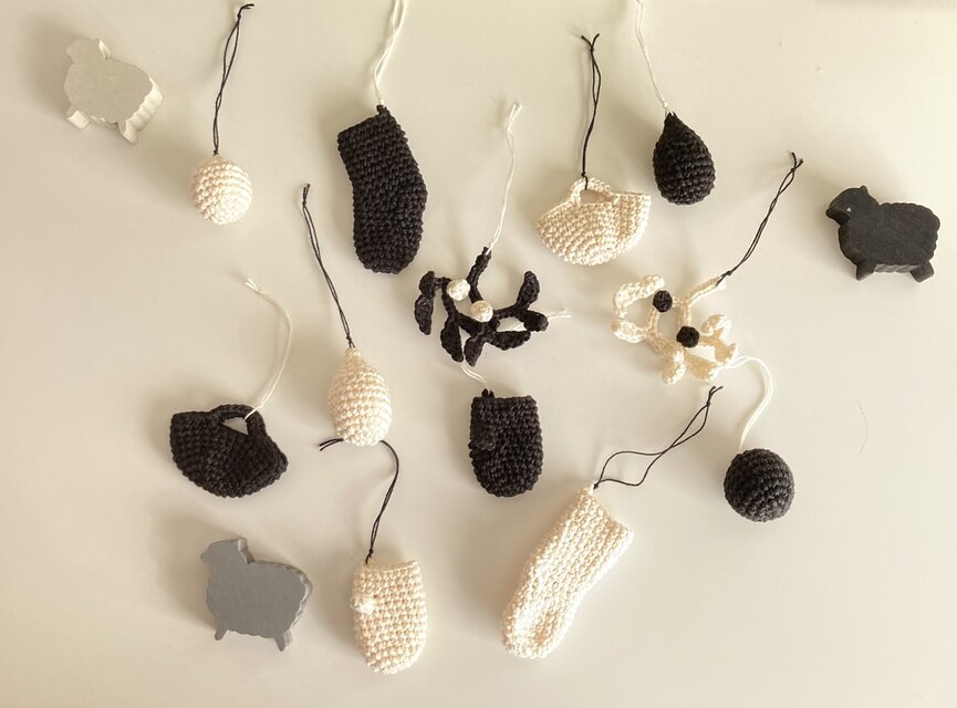 クリスマスオーナメント*ソックス•ミトン•バスケット•ボール•ドロップ•ヤドリギ*12piece*黒×エクリュ