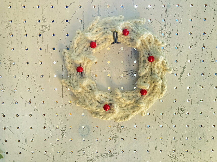 WOOL!クリスマスリース*オフホワイト*φ18*ベリーオーナメント付