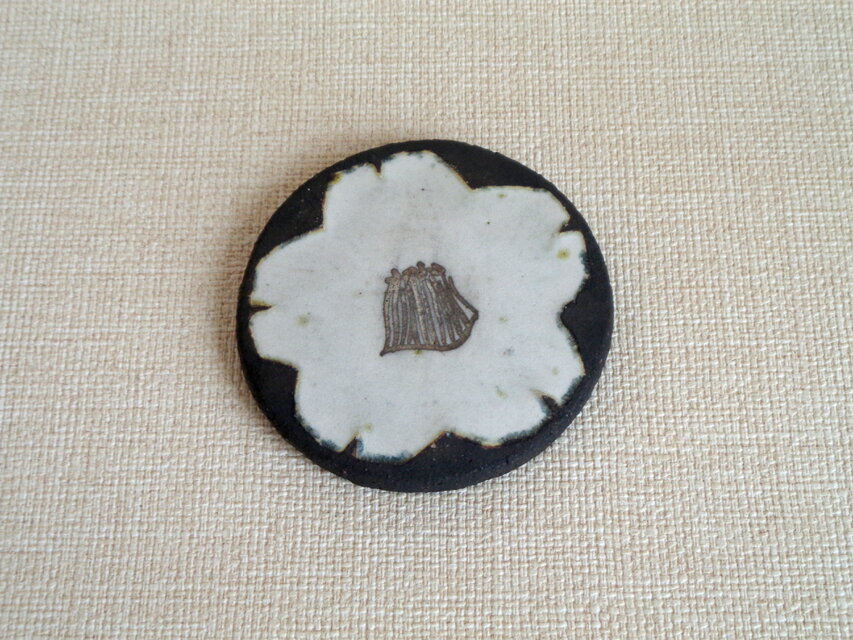 小皿 (銀彩 椿a)