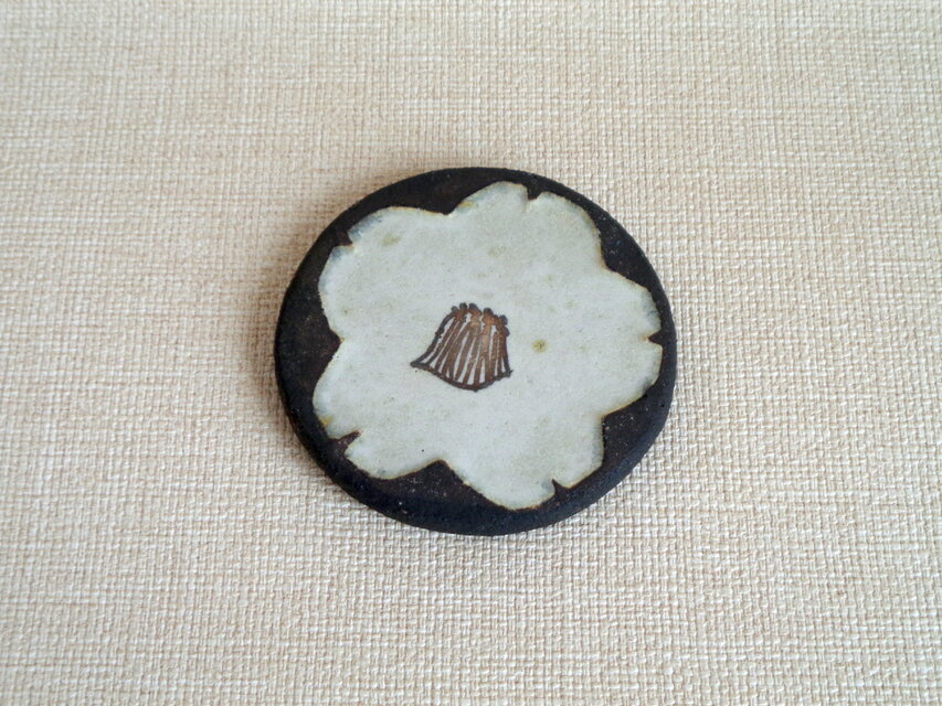 小皿 (銀彩 椿b)