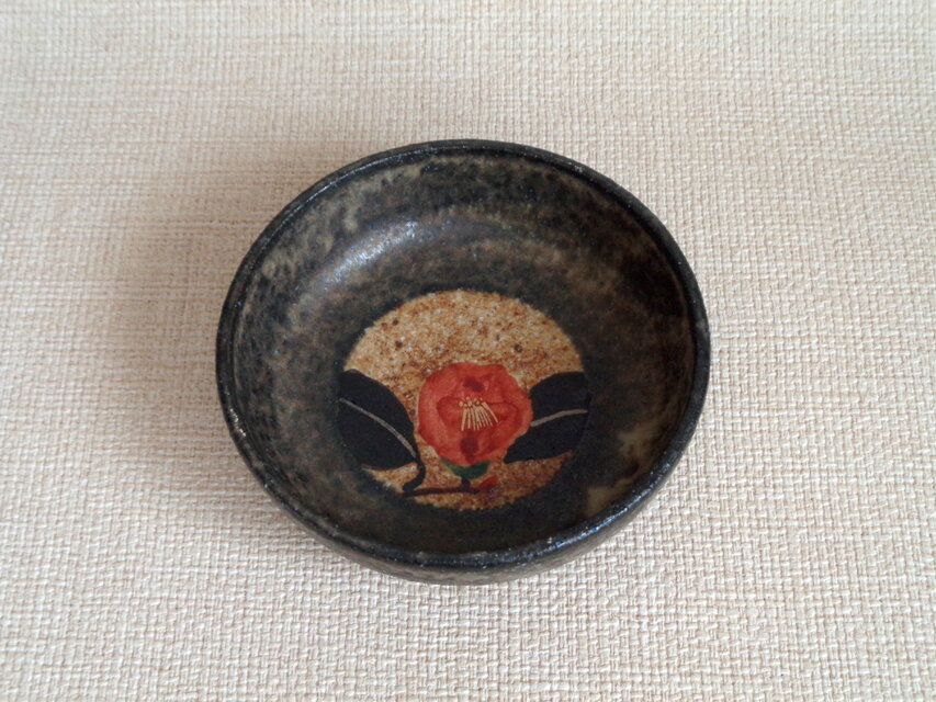 浅鉢 (金銀彩紅椿a)