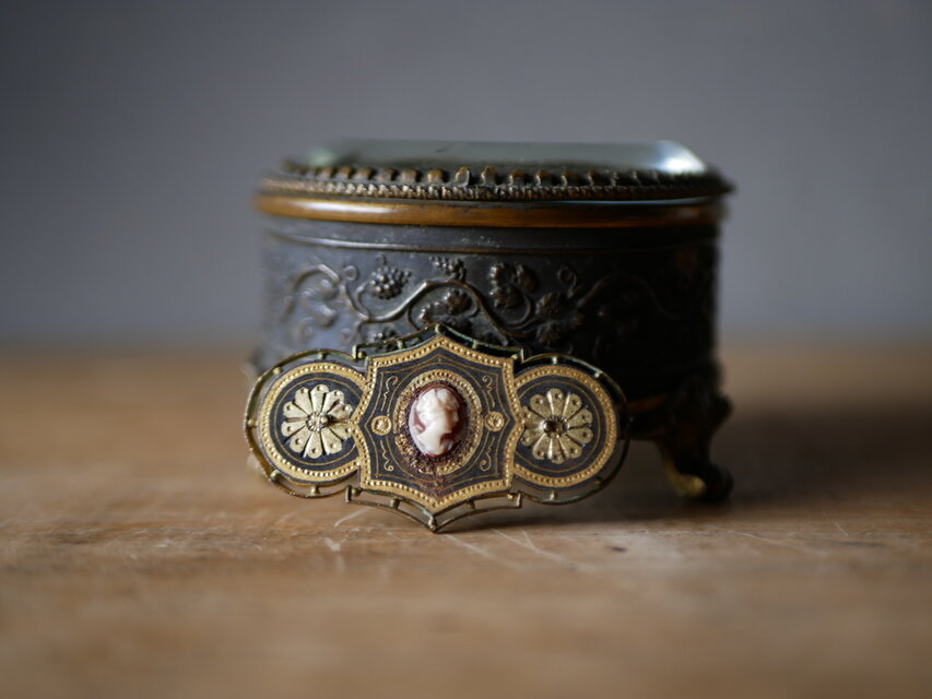 トレド　ミニカメオ　ヴィンテージブローチ　アンティークファッション　ヴィンテージアクセサリー　