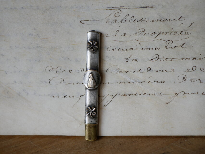 四つ葉のクローバー　クレヨン　フランスアンティーク　アンティークのある暮らし