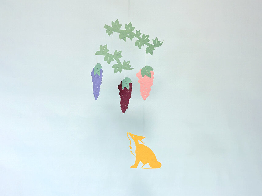 モビール「キツネとぶどう」