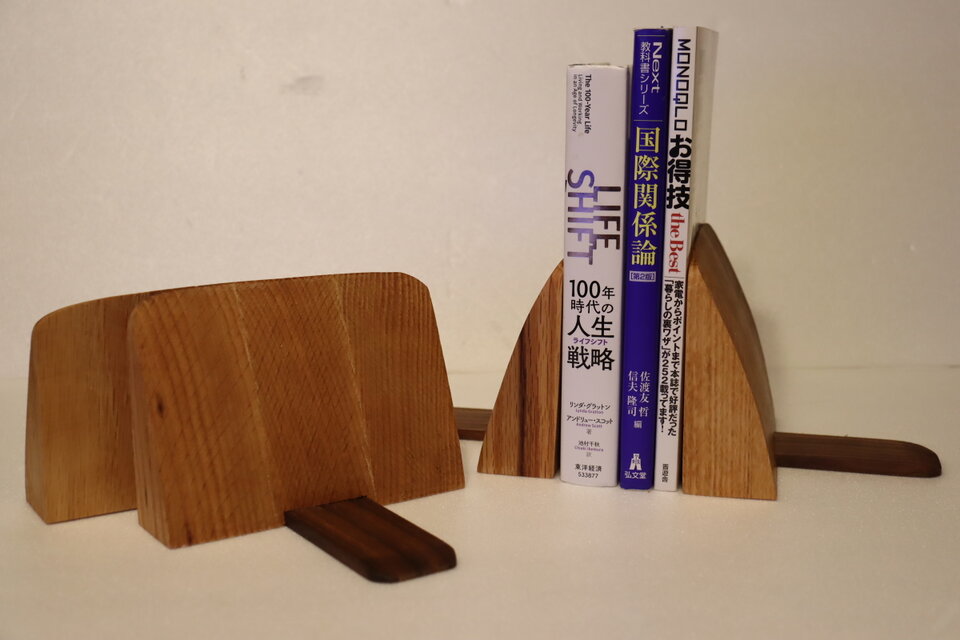 無垢の木で作ったブックエンド※オリジナルデザイン、新作・数量限定品です。