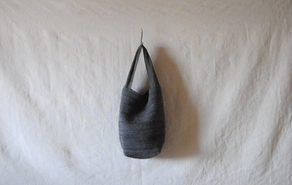 tutu裂き織りバッグ / 煤染め / スミクロ　　