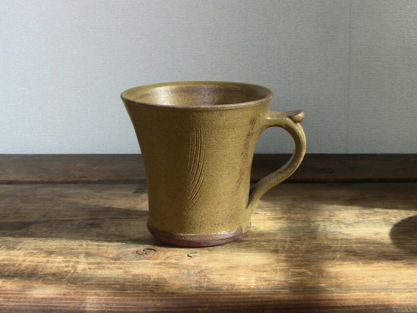 櫛目マグカップ（伊羅保）