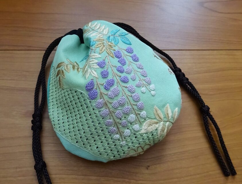 可愛い巾着（相良刺繍・藤）