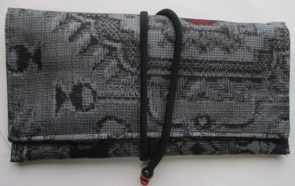 ８５２６　大島紬の着物で作った和風財布・ポーチ