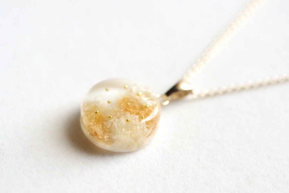 レジンアート　ラウンドペンダント〈穏やかな時〉