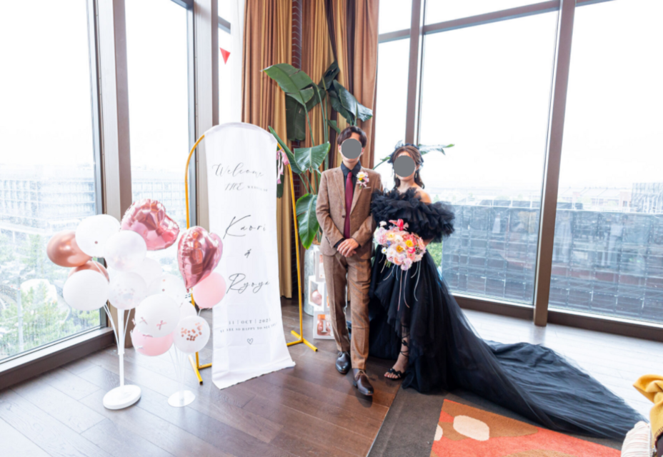 実例写真！カラードレス ブラック ハイローカット オフショルダー フィッシュテール チュールスカート ロングトレーン