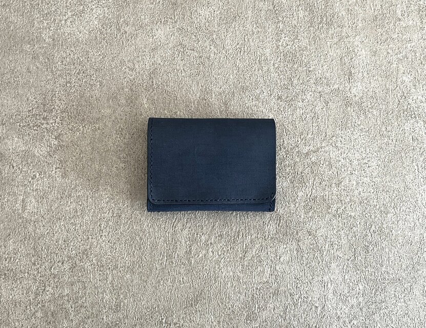 二つ折り財布　 紺（ホック）　イタリアンレザー＜B＞