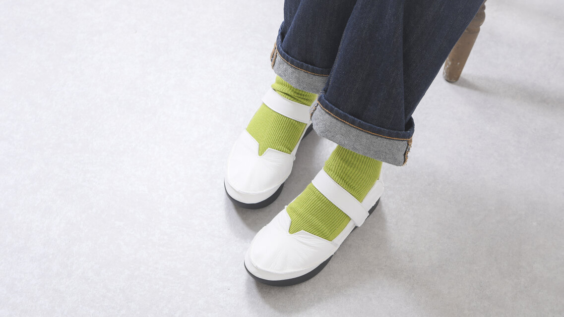 履いたそばからなじむパンプス　白