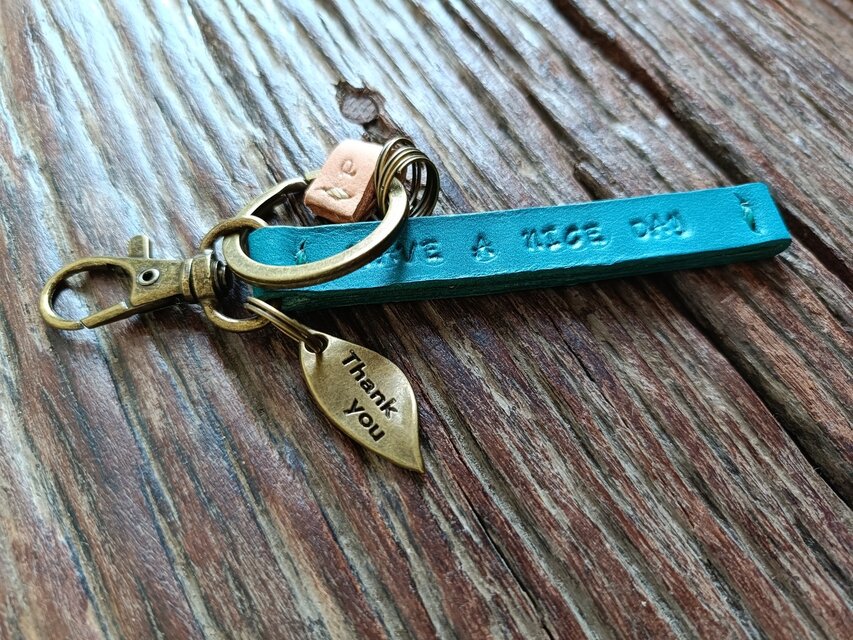 キーホルダー　セルリアンブルー　オイルヌメ