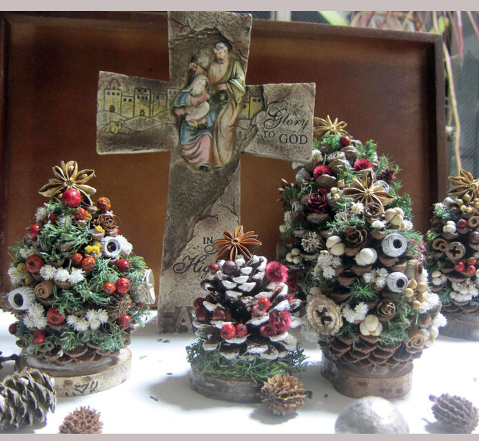 3点セット松ぼっくりのクリスマスツリー　降誕祭　イエスキリスト生誕　ユーカリ