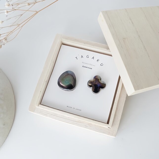 T-257 美濃焼タイルのピアス／イヤリング ブラックパールカラー【裏面