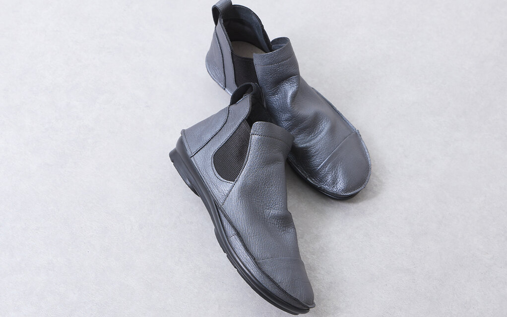 履いたそばからなじむサイドゴアシューズ　ガンメタ