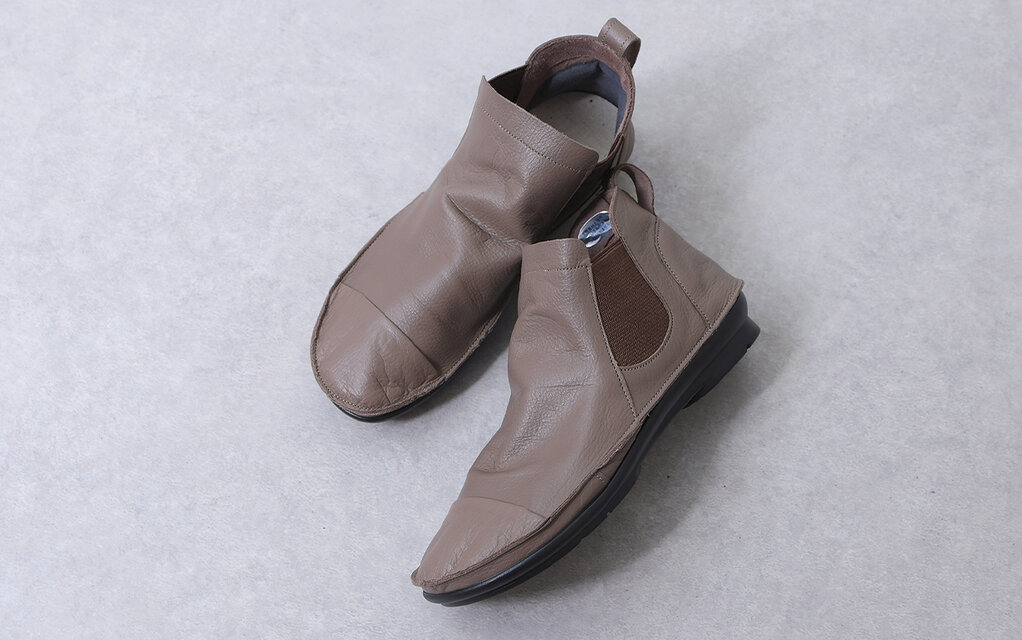 履いたそばからなじむサイドゴアシューズ　モカ