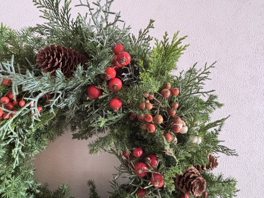 赤い実のクリスマスリース♡ 赤い実のクリスマスリース | iichi 日々の暮らしを心地よくする