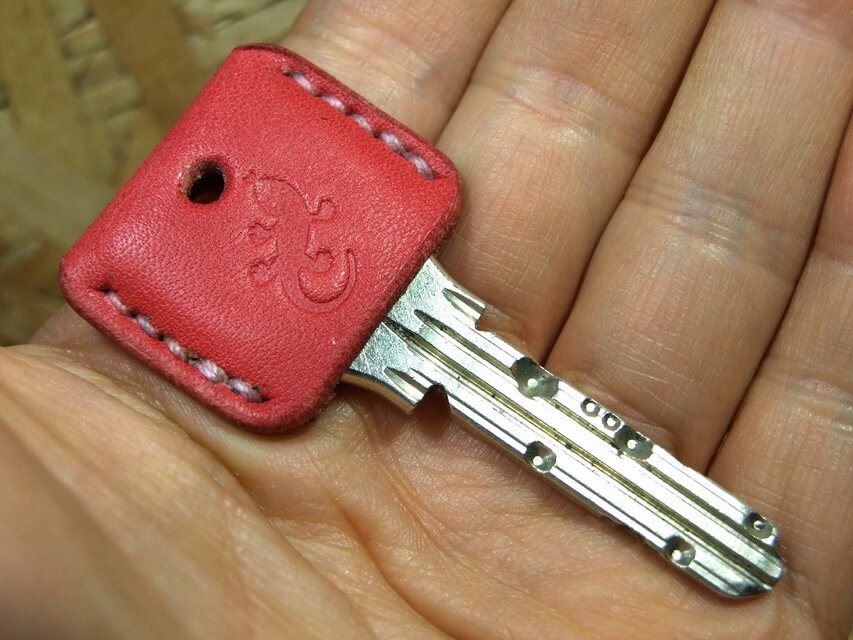ヤモリ(家守)刻印のキーカバー 姫路ピンク