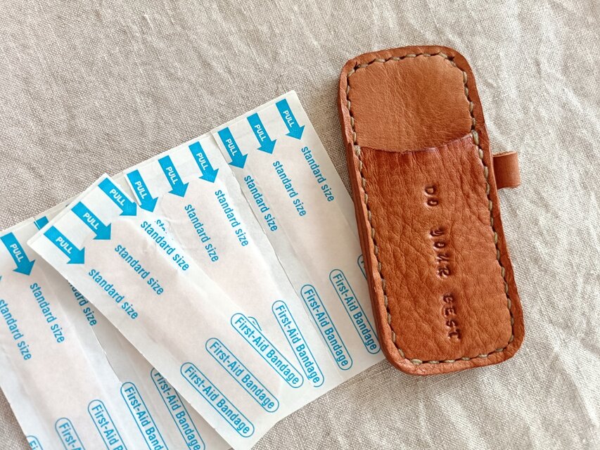 バンドエイドケース　キャメル　オイルヌメ（シュリンク）