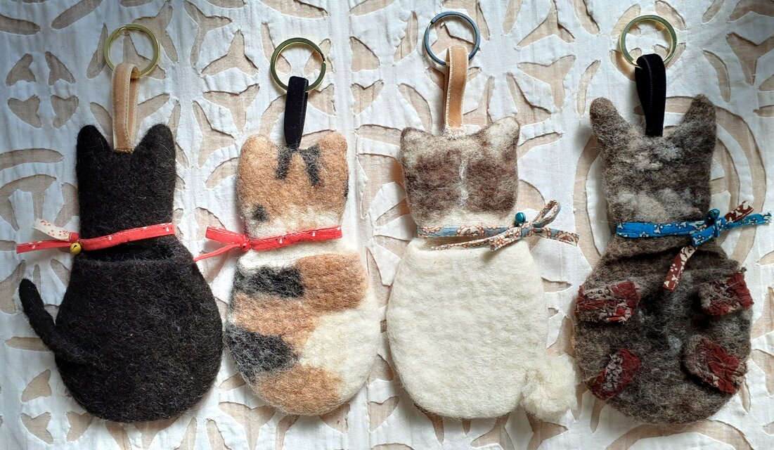 ぐで猫 猫耳ファー ヒョウ柄バッグチャーム 茶猫 ハンドメイド 猫