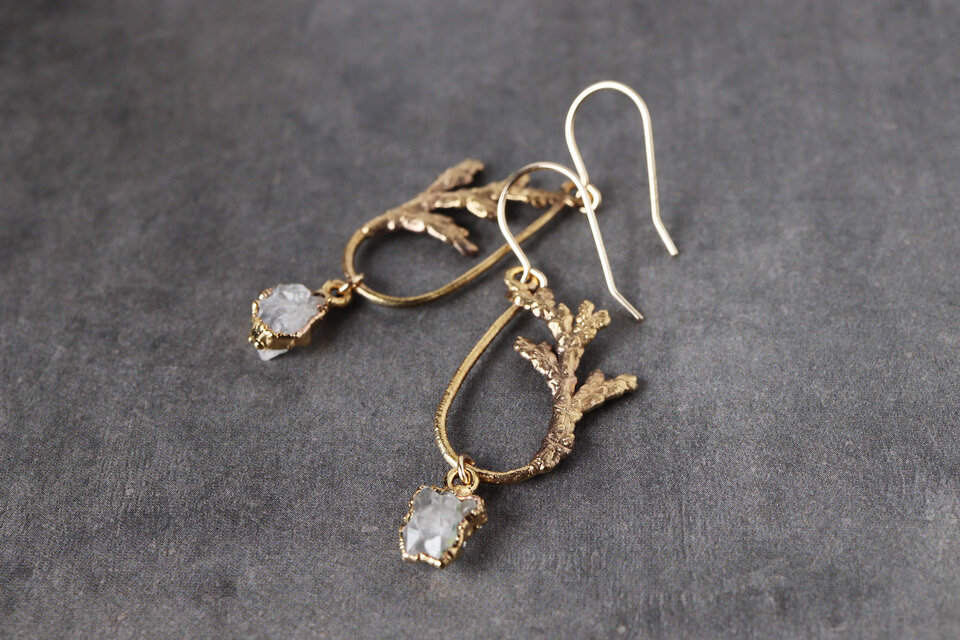 ヒノキ葉とクラスター水晶 ピアス