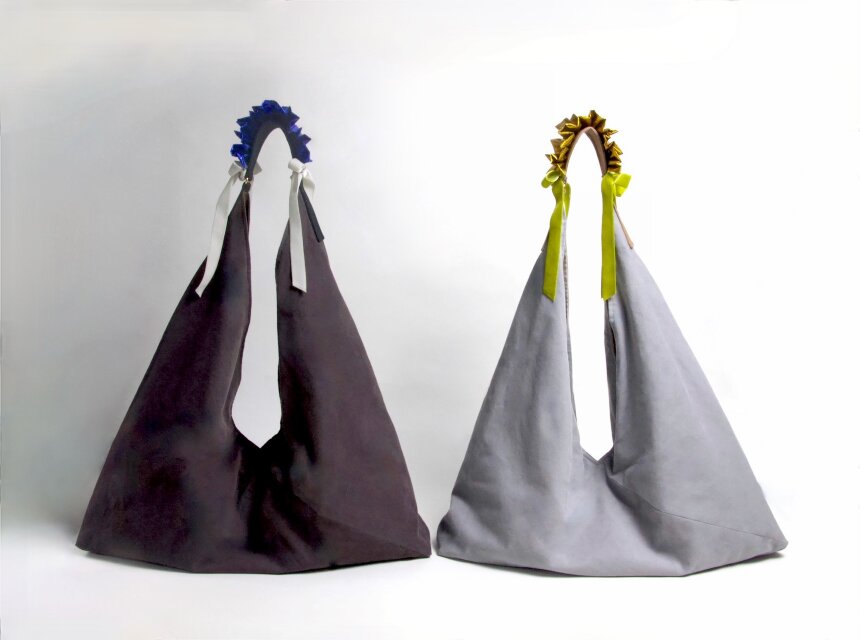 シャイニーギャザーとベルベットリボンハンドル☆ 細コールビッグバッグ チャコールグレー