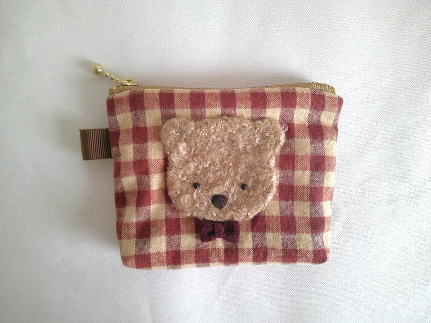 可愛いくまのミニポーチ（赤チェック）