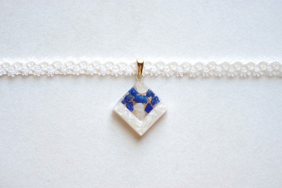 【受注製作】レジンアート　スクエアモチーフとタティングレースとサテンリボンのチョーカー〈夜のごとく静かに〉