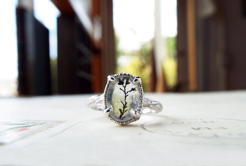 【一点物】デンドリティッククォーツのリング（花一輪）