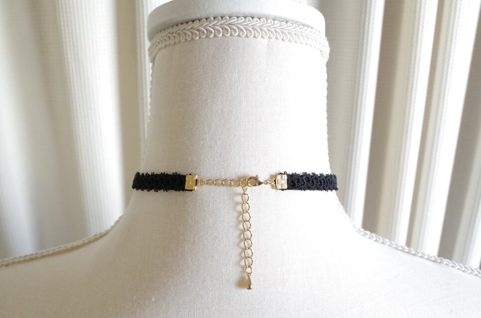 受注製作】レジンアート 鉱物モチーフとタティングレースとベルベット