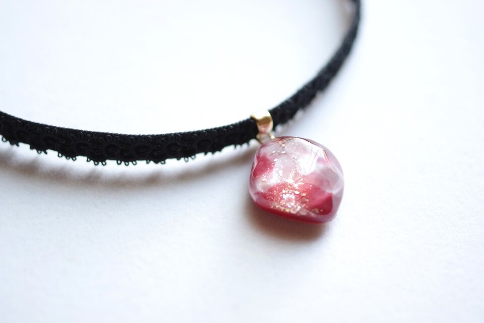 受注製作】レジンアート 鉱物モチーフとタティングレースとベルベット