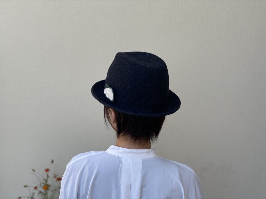 大きめサイズの木型で出来きた中折れハット