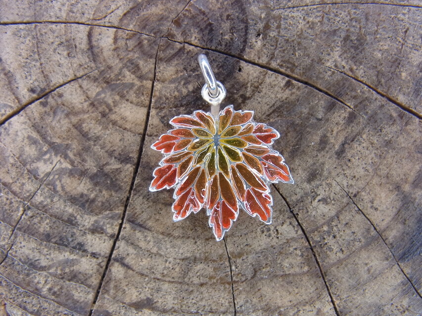ハウチワカエデ紅葉　ペンダント　SV925/レジン