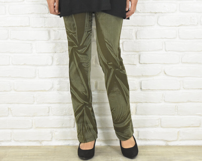 驚きの穿き心地！レアな手染めストレートストレッチロングパンツ　＜ウォッシュカーキ＞