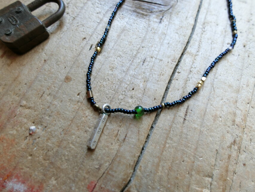 ＊happy price＊銀＋ガラス＋真鍮のネックレス。＠カレンシルバーチャーム＋デッドストックビーズ＋真鍮のビーズ