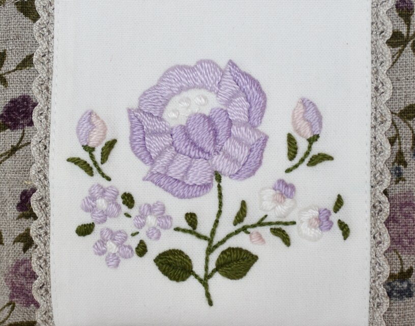花刺繍ポーチ 紫 | iichi 日々の暮らしを心地よくするハンドメイドや
