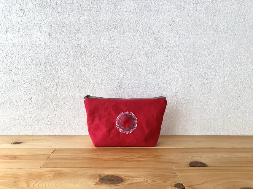 刺繍入りポーチ 赤