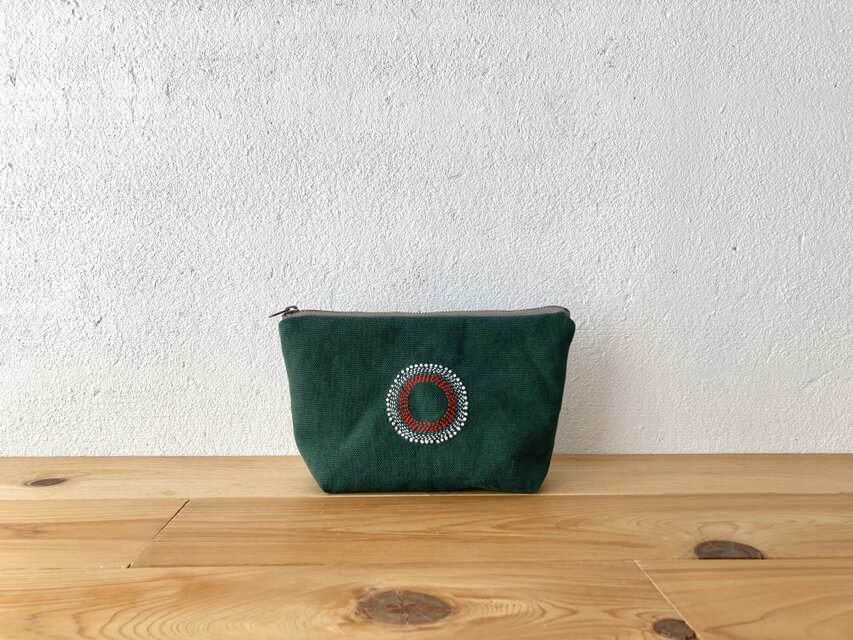 刺繍入りポーチ 深緑