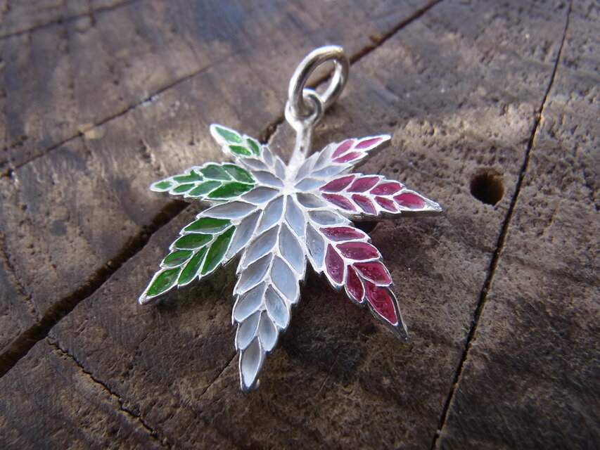 モミジ(イタリア風)ペンダント　SV925/レジン