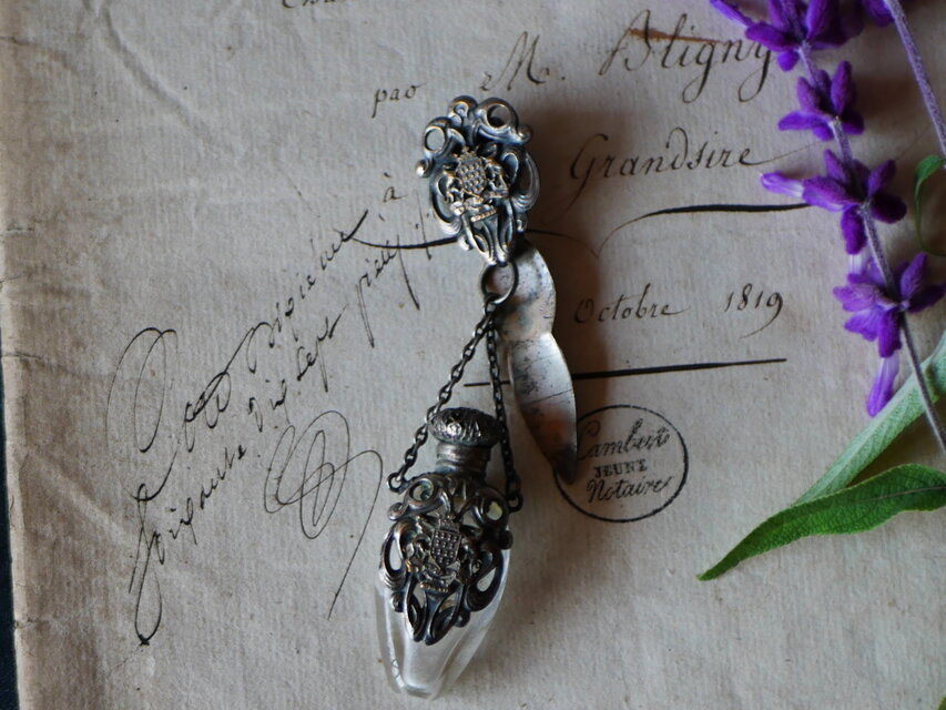 ブルターニュ紋章　シャトレーヌ　香水瓶　フランスアンティーク　アンティークのある暮らし