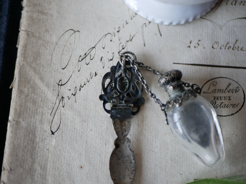 ブルターニュ紋章 シャトレーヌ 香水瓶 フランスアンティーク