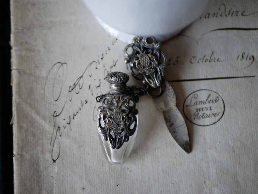 ブルターニュ紋章 シャトレーヌ 香水瓶 フランスアンティーク