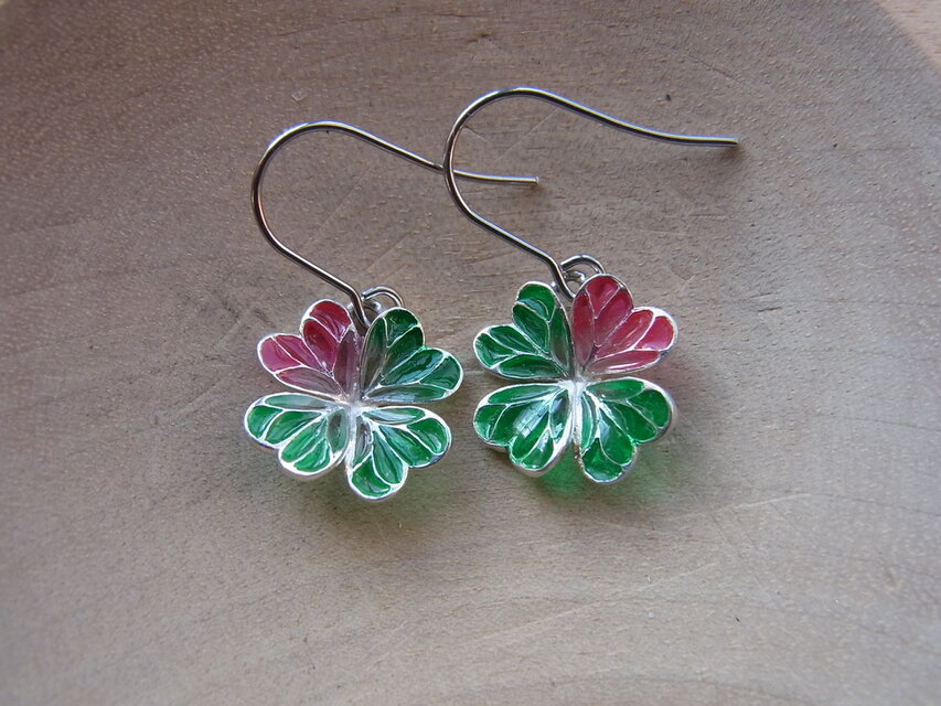 カタバミピアス　SV925/レジン