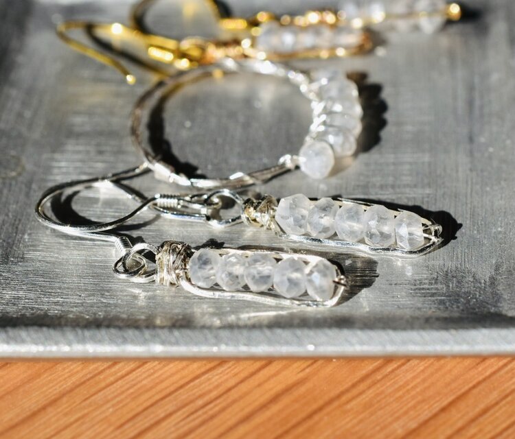 クリスタルクォーツ ボタンカット/k14gfスクエアワイヤー縁取り/ピアス