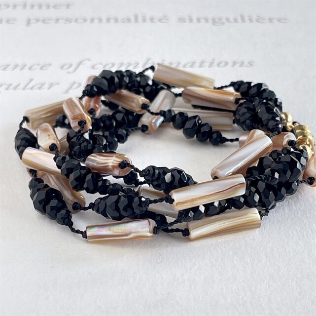 マザーオブパールとオニキスのコードロングネックレス | iichi 日々の