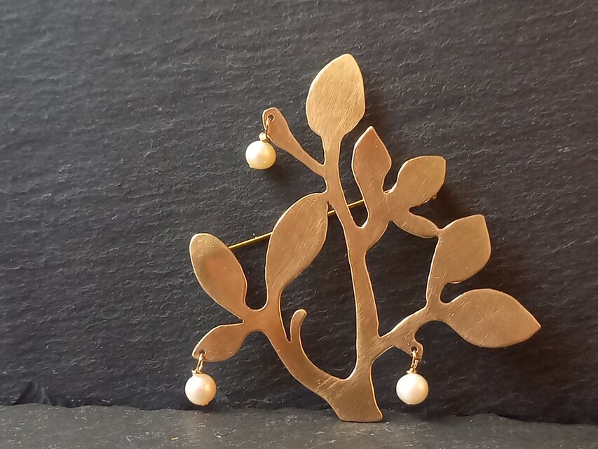 Utoka ☆ brass  Leaf  ブローチ  b